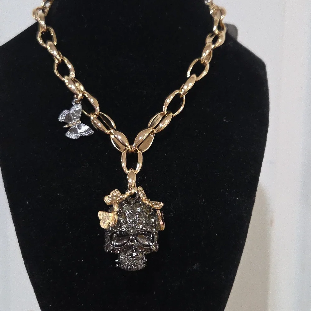🖤▪️Betsey Johnson▪️ Rhinestone Skull Gold Link chain Butterfly 17